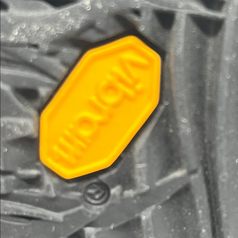 Manitobah Mukluks Boots Leather Proudly Indigenous Grey Size 9 Vibram Sole - Picture 8 of 8